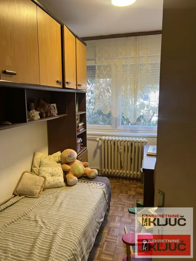 PETROVARADIN, 75m2 + dvorišna terasa, Troiposoban 5