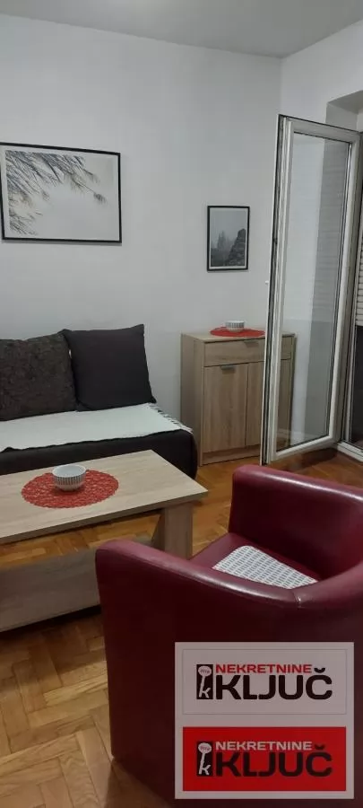 Dobar jednosoban stan na Adamovicevom naselju 4