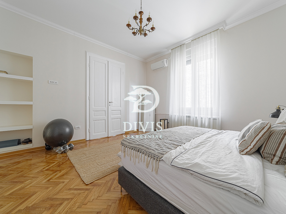 Krunska  Vračar  3 0 salonac sa velikom terasom 5