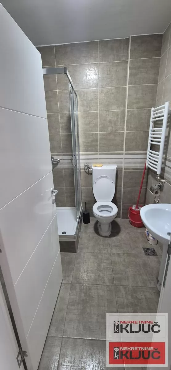 NAJLON PIJACA, 40m2, Dvosoban, Prazan sa kuhinjom za Poslovni prostor 11