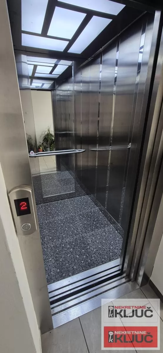 NAJLON PIJACA, 40m2, Dvosoban, Prazan sa kuhinjom za Poslovni prostor 12