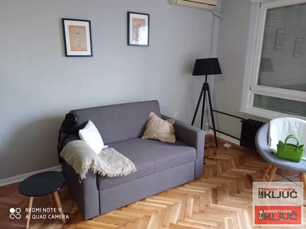 Odlican renoviran jednoiposoban stan na Bulevaru oslobodjenja 1