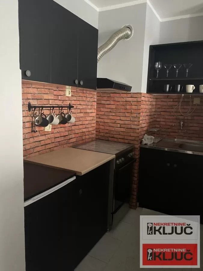 Odlican renoviran jednoiposoban stan na Bulevaru oslobodjenja 2