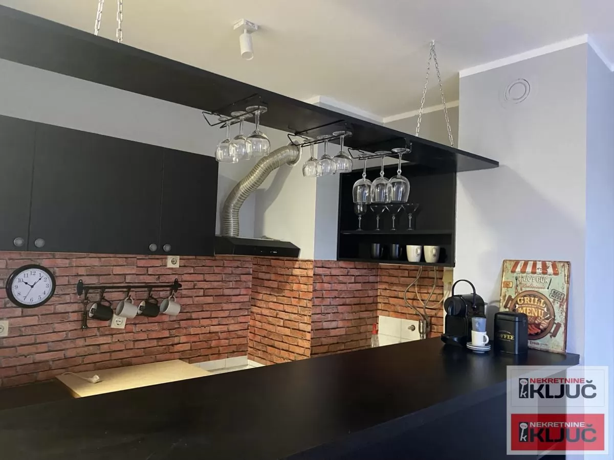 Odlican renoviran jednoiposoban stan na Bulevaru oslobodjenja 3