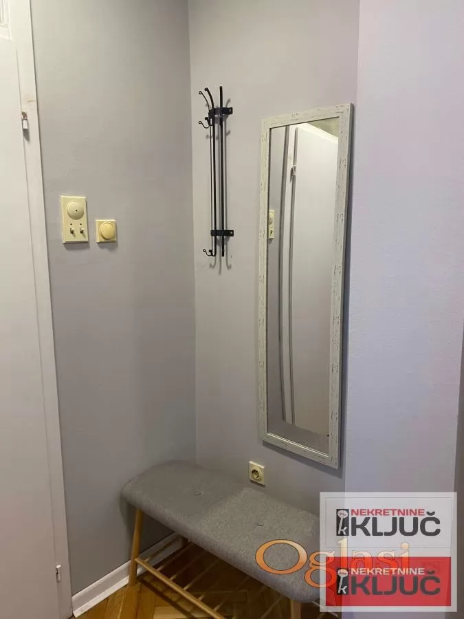 Odlican renoviran jednoiposoban stan na Bulevaru oslobodjenja 8