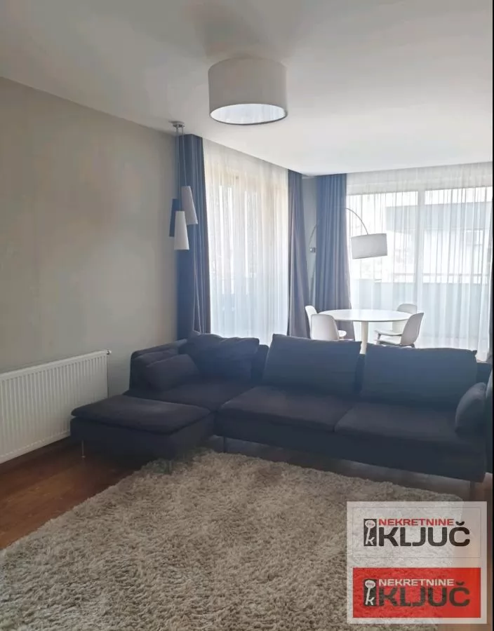 SAJAM IZDAJE SE PENTHOUSE U KOMPLEKSU SAJAM KOMPLEKS-100m2+TERASA 36m2 1