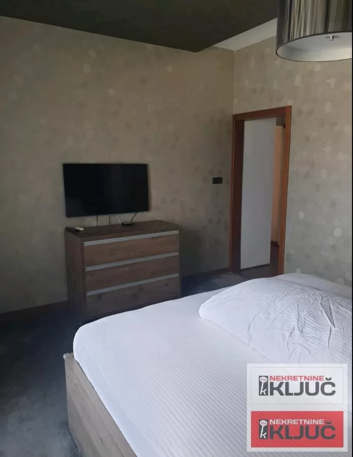 SAJAM IZDAJE SE PENTHOUSE U KOMPLEKSU SAJAM KOMPLEKS-100m2+TERASA 36m2 11