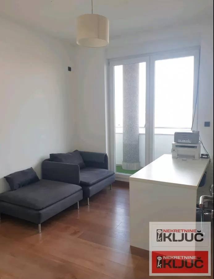 SAJAM IZDAJE SE PENTHOUSE U KOMPLEKSU SAJAM KOMPLEKS-100m2+TERASA 36m2 14