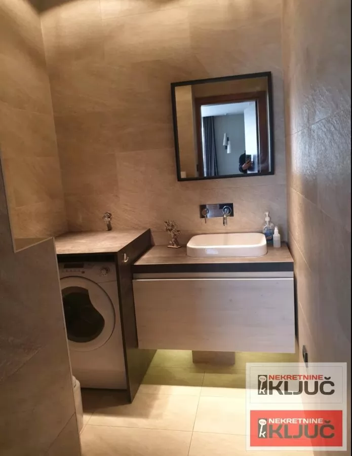 SAJAM IZDAJE SE PENTHOUSE U KOMPLEKSU SAJAM KOMPLEKS-100m2+TERASA 36m2 21