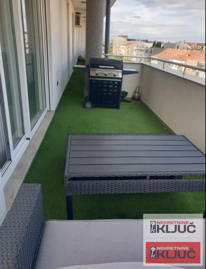 SAJAM IZDAJE SE PENTHOUSE U KOMPLEKSU SAJAM KOMPLEKS-100m2+TERASA 36m2 23