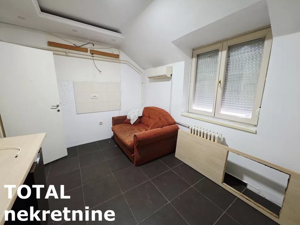 Stan,NOVI SAD,ZELEZNICKA STANICA,kv: 32.00, € 80000, ID: 1101993 6