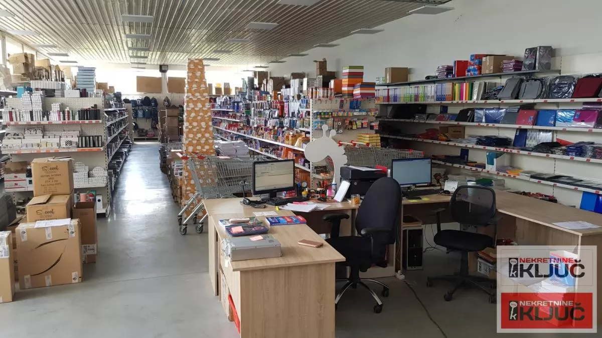 NOVO NASELJE IZDAJE SE VIŠENAMENSKA HALA POVRŠINE 300m2+PLAC 2000m2 1