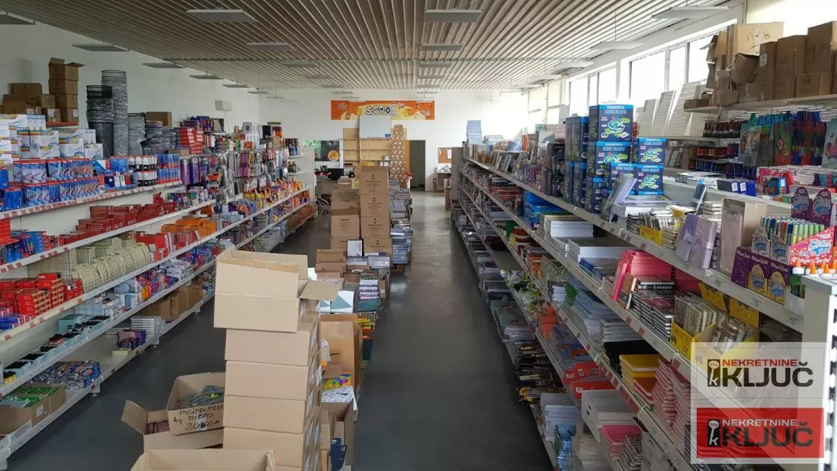 NOVO NASELJE IZDAJE SE VIŠENAMENSKA HALA POVRŠINE 300m2+PLAC 2000m2 4