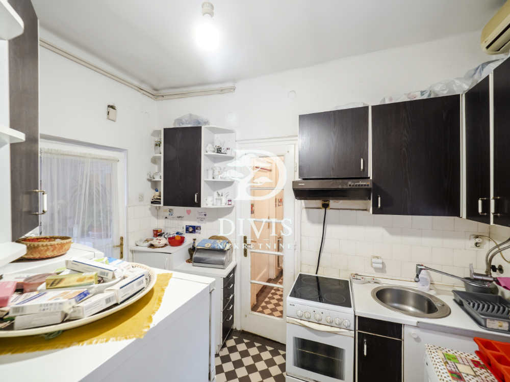 Salonski stan na prodaju u Mačvanskoj ulici na Vračaru  84m2 5