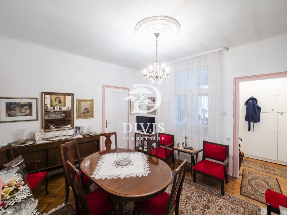 Salonski stan na prodaju u Mačvanskoj ulici na Vračaru  84m2 1