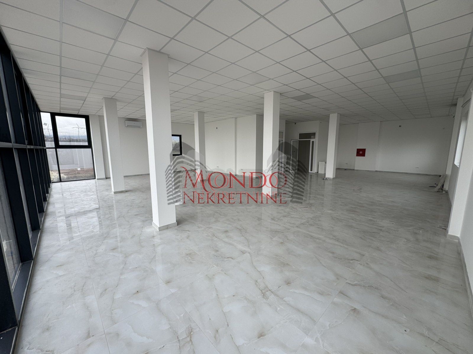 Nov kancelarisko-magacinski prostor u blizini naplatne rampe Istok 10