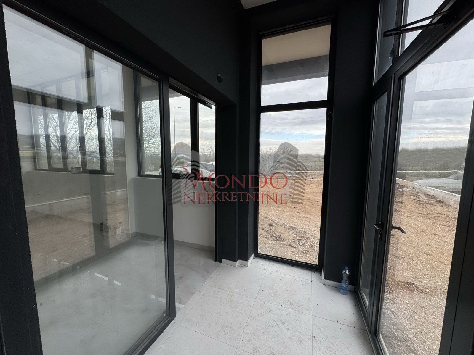 Nov kancelarisko-magacinski prostor u blizini naplatne rampe Istok 2