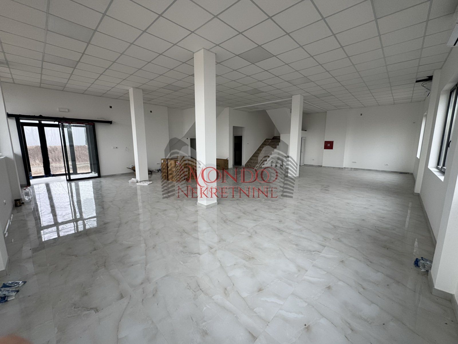 Nov kancelarisko-magacinski prostor u blizini naplatne rampe Istok 4