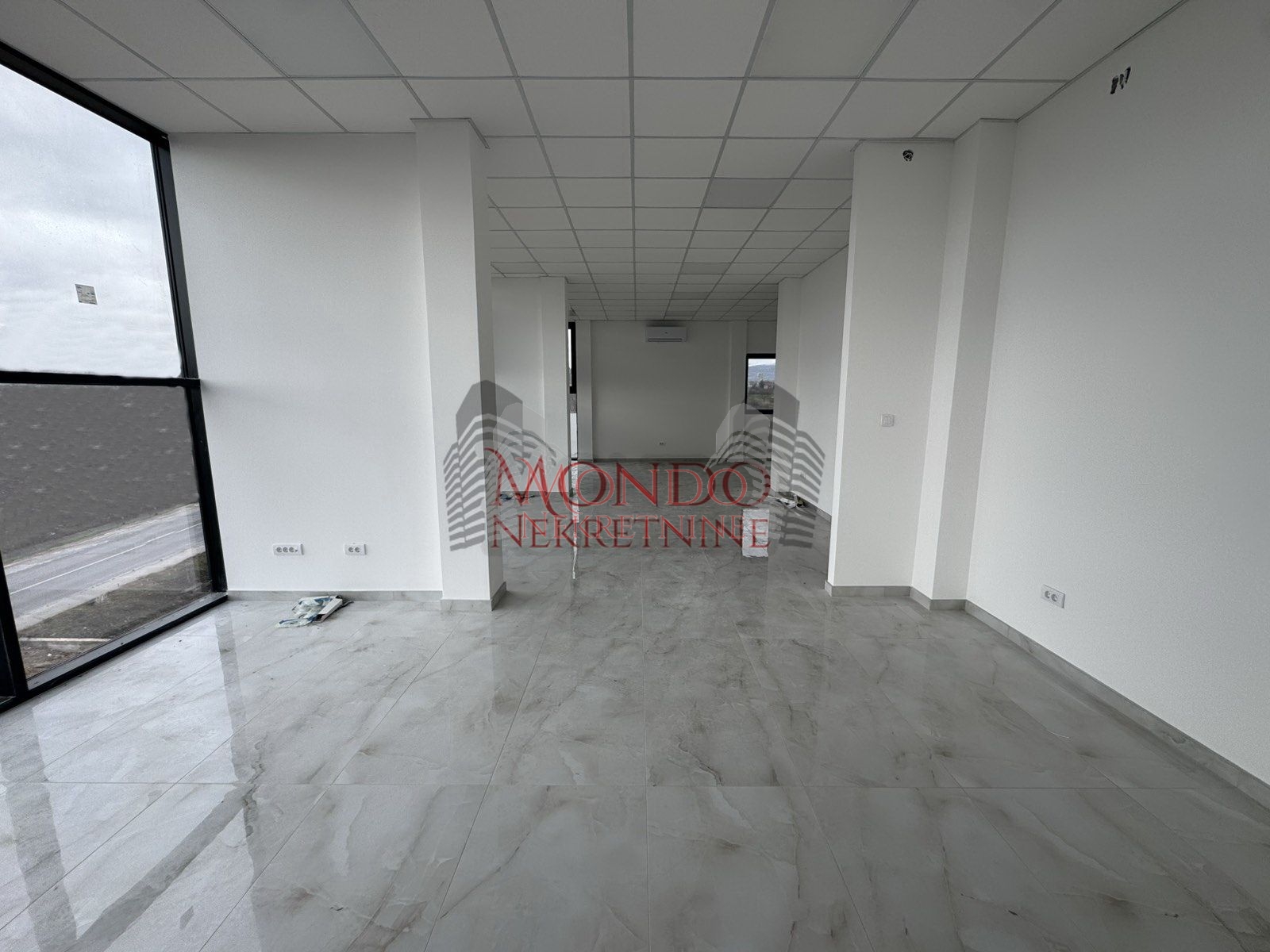 Nov kancelarisko-magacinski prostor u blizini naplatne rampe Istok 13