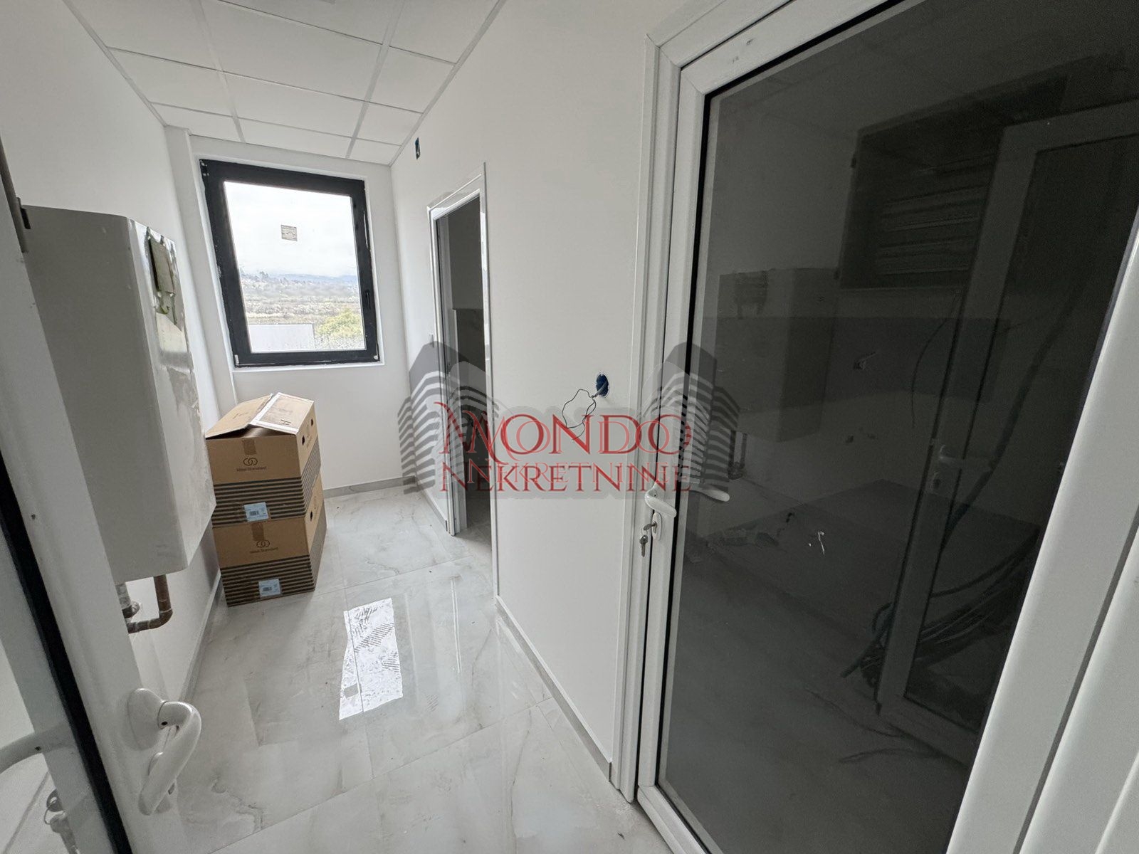 Nov kancelarisko-magacinski prostor u blizini naplatne rampe Istok 18