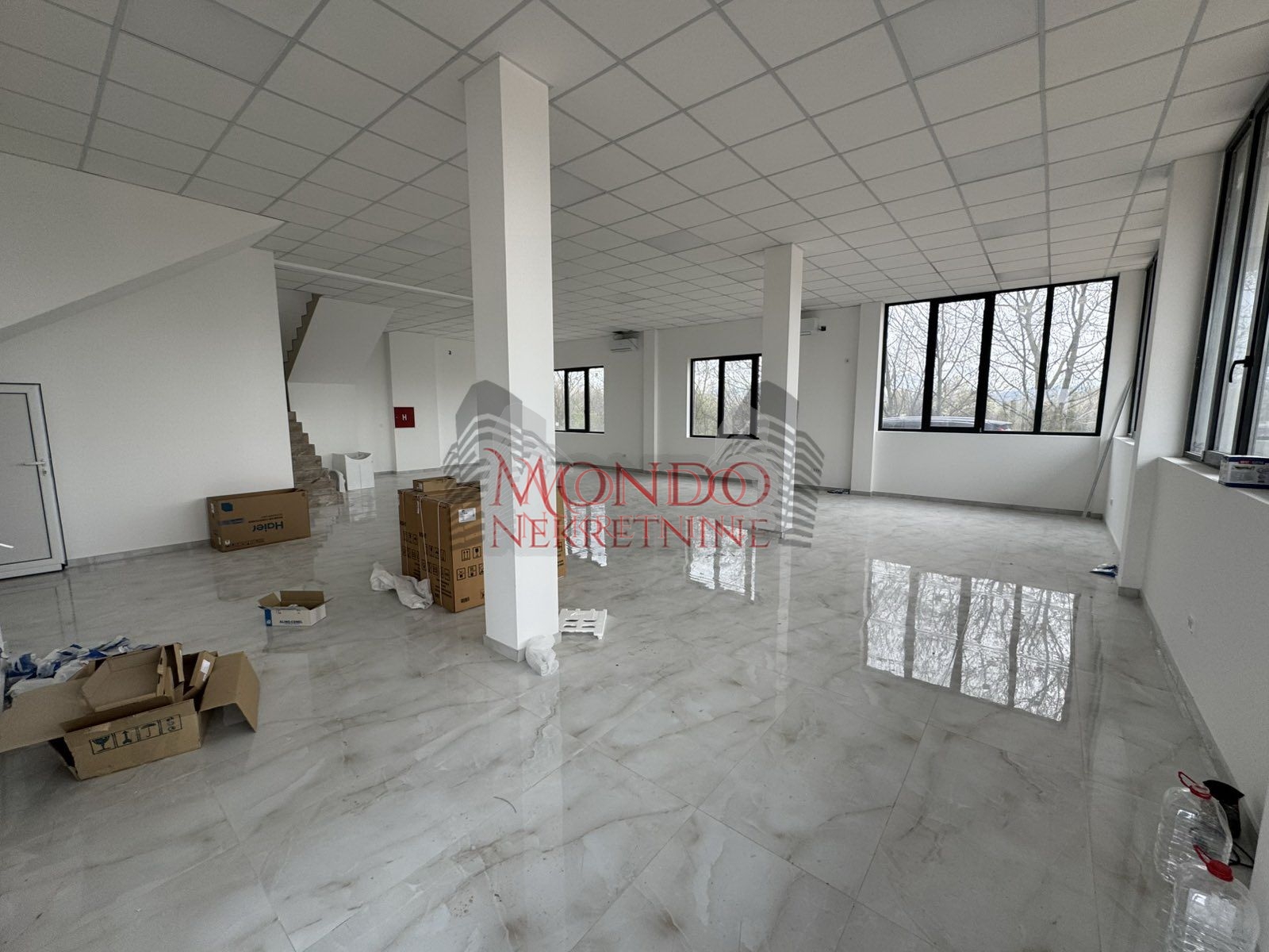 Nov kancelarisko-magacinski prostor u blizini naplatne rampe Istok 3