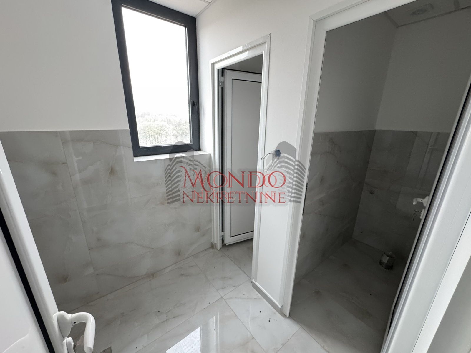 Nov kancelarisko-magacinski prostor u blizini naplatne rampe Istok 7