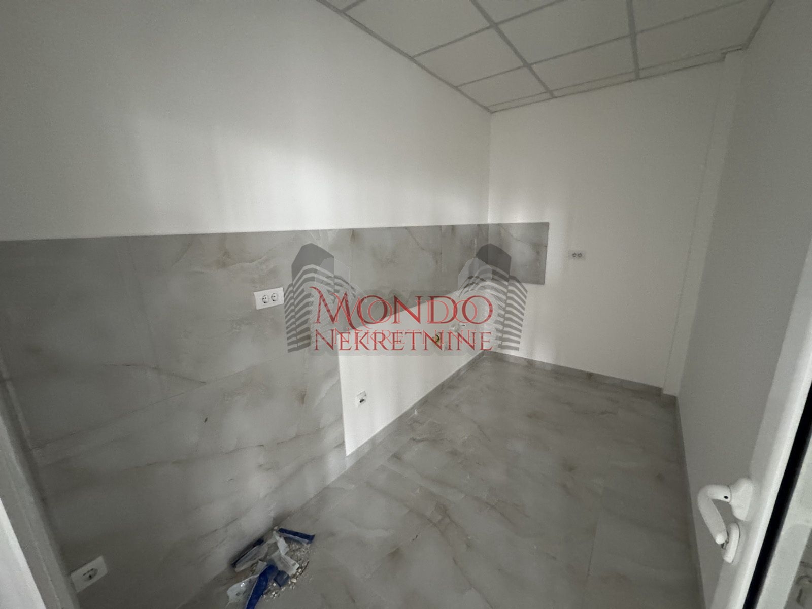 Nov kancelarisko-magacinski prostor u blizini naplatne rampe Istok 6