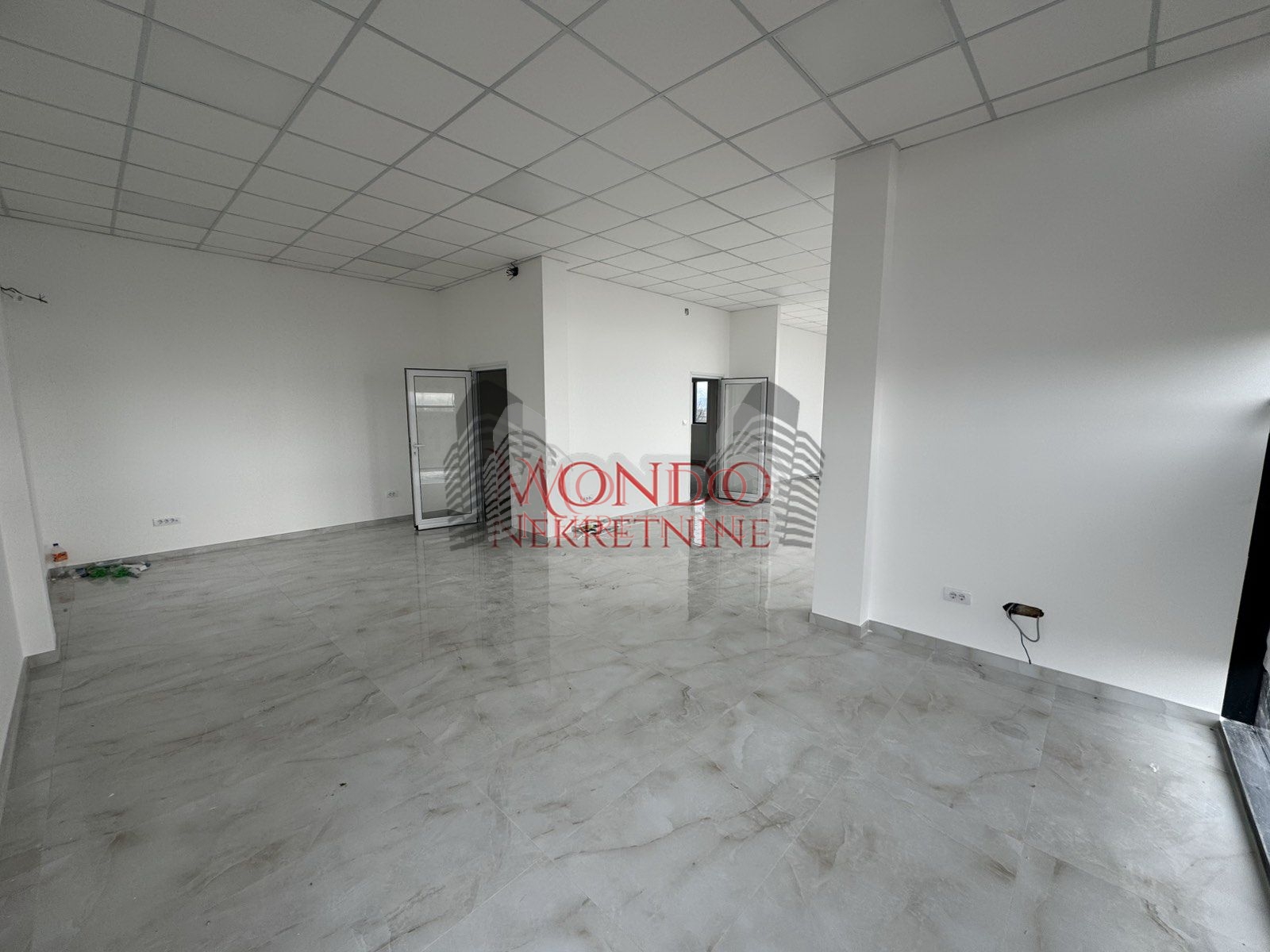 Nov kancelarisko-magacinski prostor u blizini naplatne rampe Istok 14