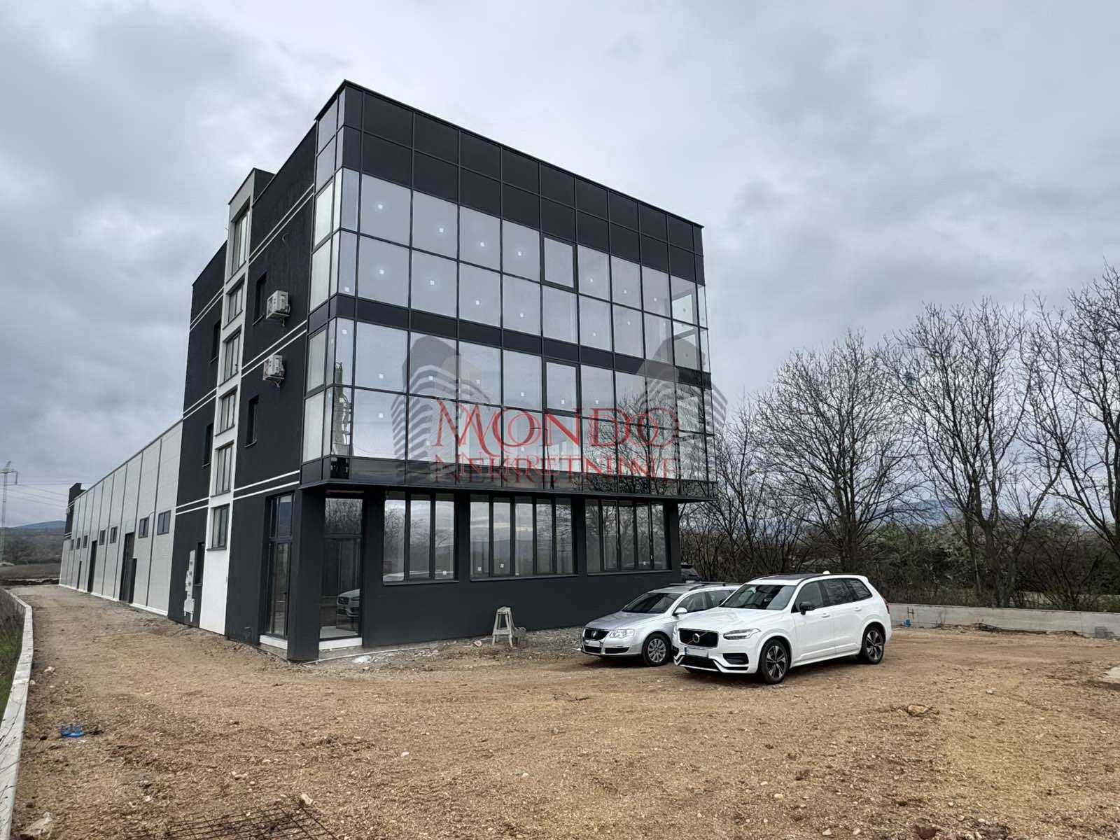 Nov kancelarisko-magacinski prostor u blizini naplatne rampe Istok 1