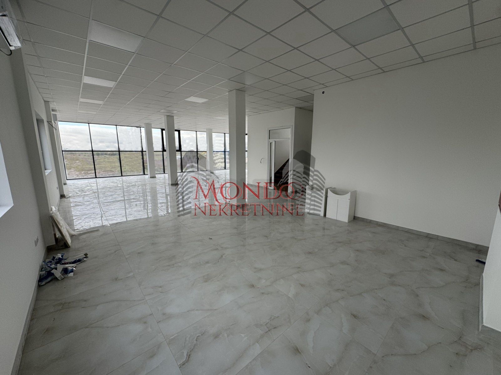 Nov kancelarisko-magacinski prostor u blizini naplatne rampe Istok 9
