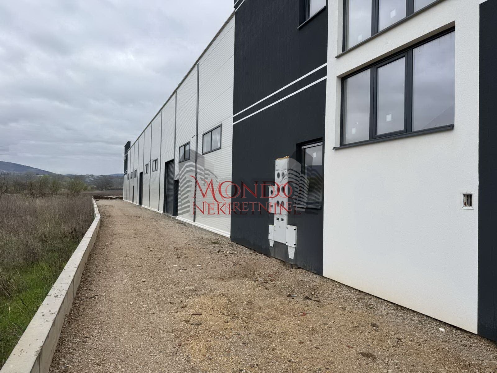 Nov kancelarisko-magacinski prostor u blizini naplatne rampe Istok 19