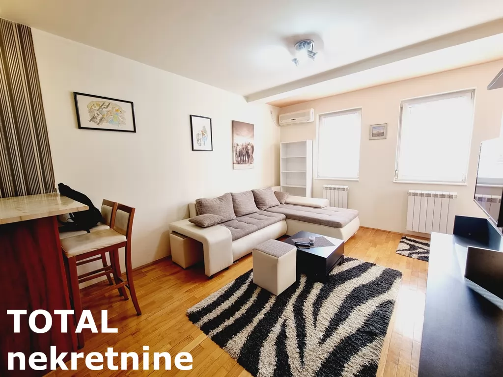 Stan,NOVI SAD,BULEVAR,kv: 47.00, € 156000, ID: 1100106 1