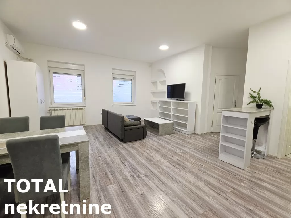 Stan,NOVI SAD,BULEVAR,kv: 71.00, € 198800, ID: 1102487 2