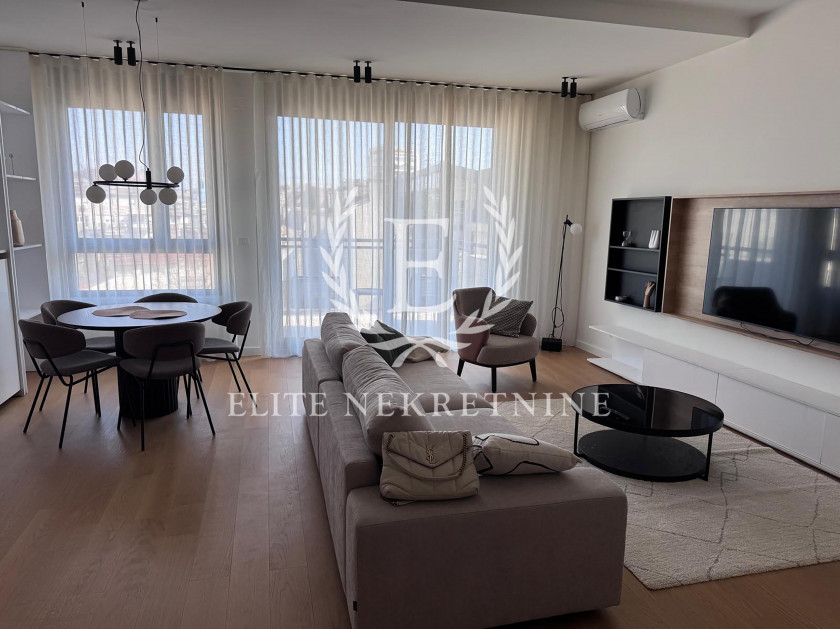 Izdavanje stanova Beograd Cetvorosoban lux stan garaza novogradnja 2