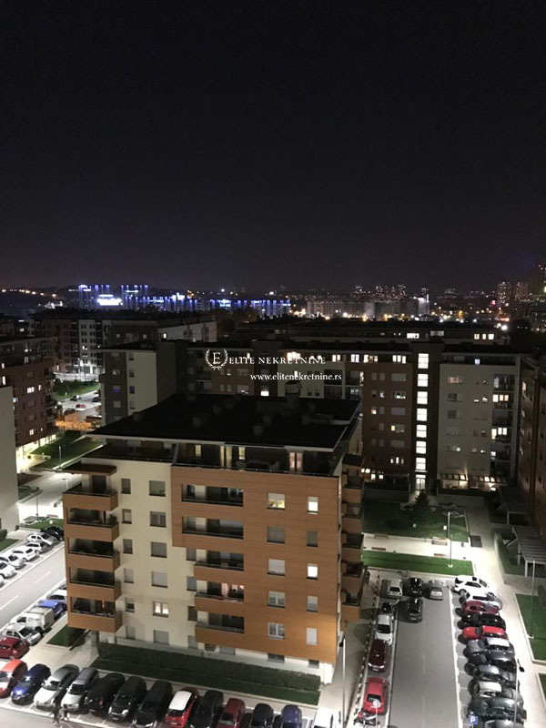 Izdavanje Dvosoban lux stan u A bloku  garaza 5