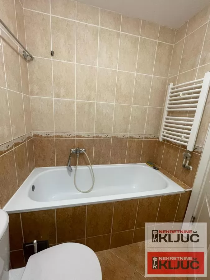 BULEVAR EVROPE IZDAJE SE DVOSOBAN NAMEŠTEN STAN 12