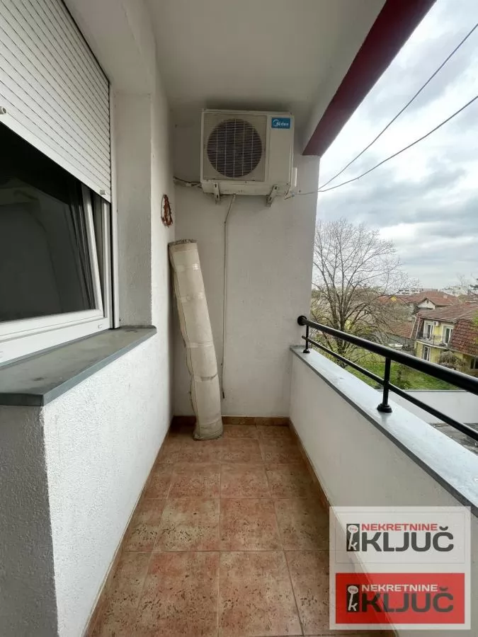 BULEVAR EVROPE IZDAJE SE DVOSOBAN NAMEŠTEN STAN 14