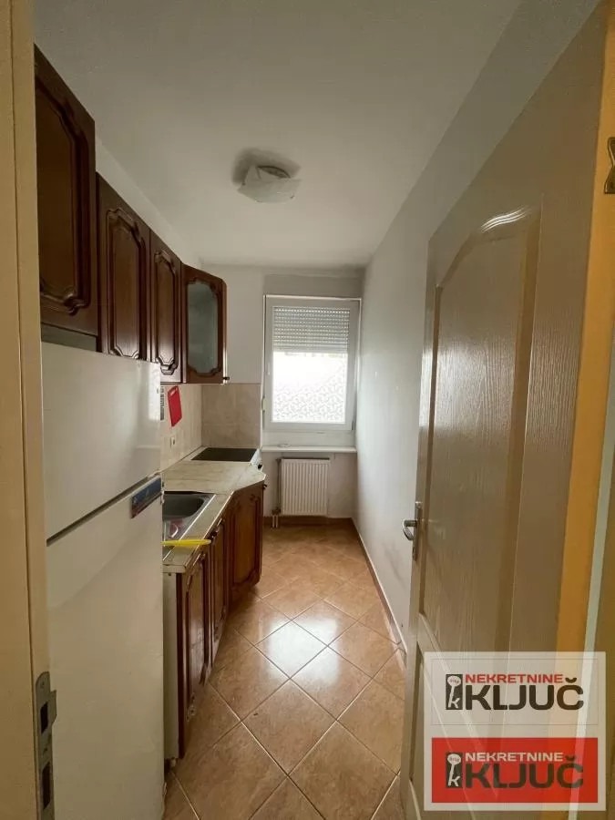 BULEVAR EVROPE IZDAJE SE DVOSOBAN NAMEŠTEN STAN 5