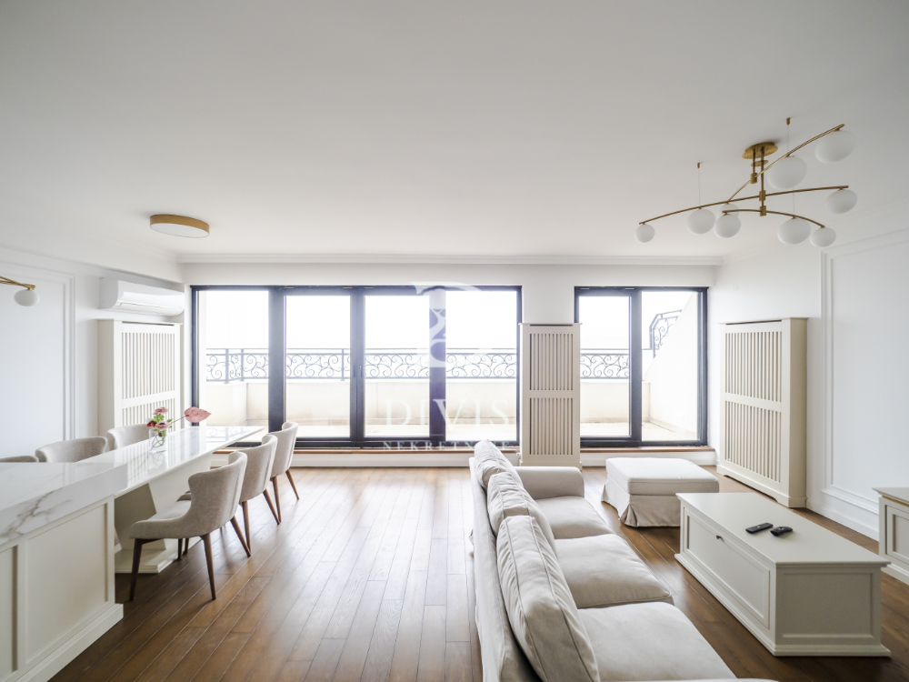 Lux namešten 4 0 stan u ulici Milana Rakića  130m2 2