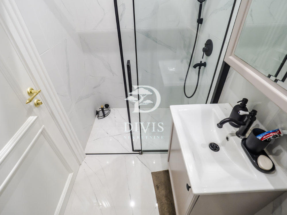 Lux namešten 4 0 stan u ulici Milana Rakića  130m2 4