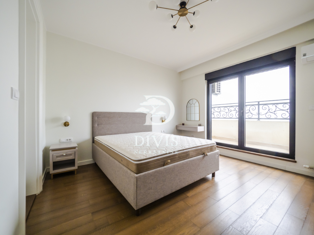 Lux namešten 4 0 stan u ulici Milana Rakića  130m2 5