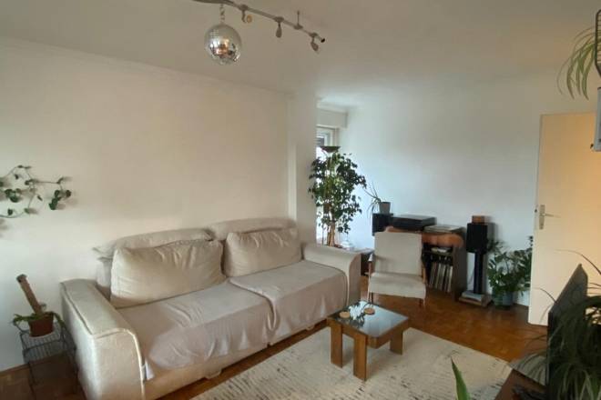 Izdajemo 2 0 stan  Blok 70  Jurija Gagarina  64m2 1