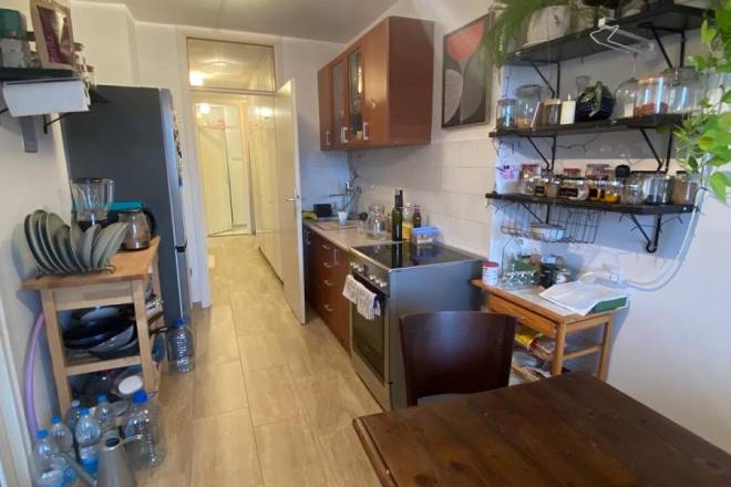 Izdajemo 2 0 stan  Blok 70  Jurija Gagarina  64m2 3