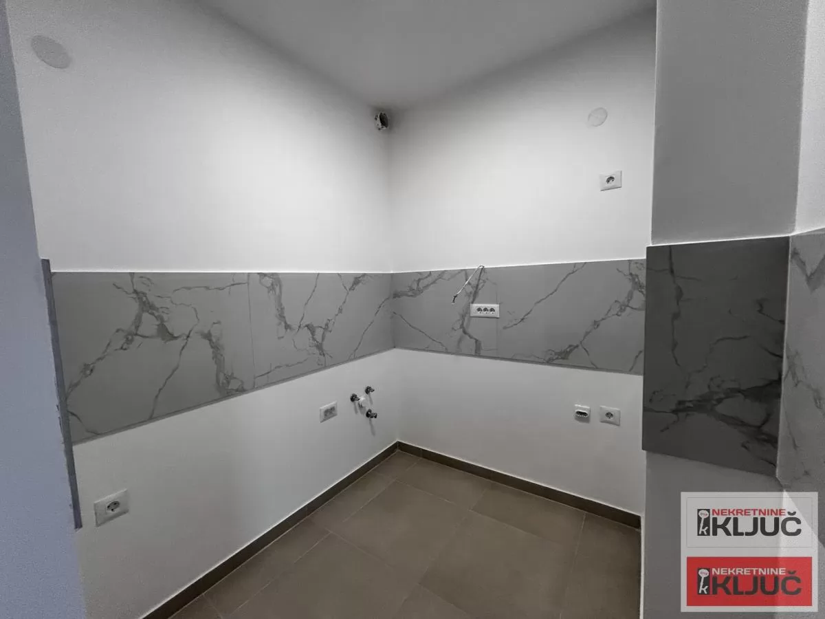 PETROVARADIN, 31m2, Jednosoban, Nov 4