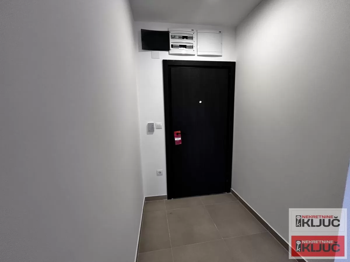 PETROVARADIN, 31m2, Jednosoban, Nov 8