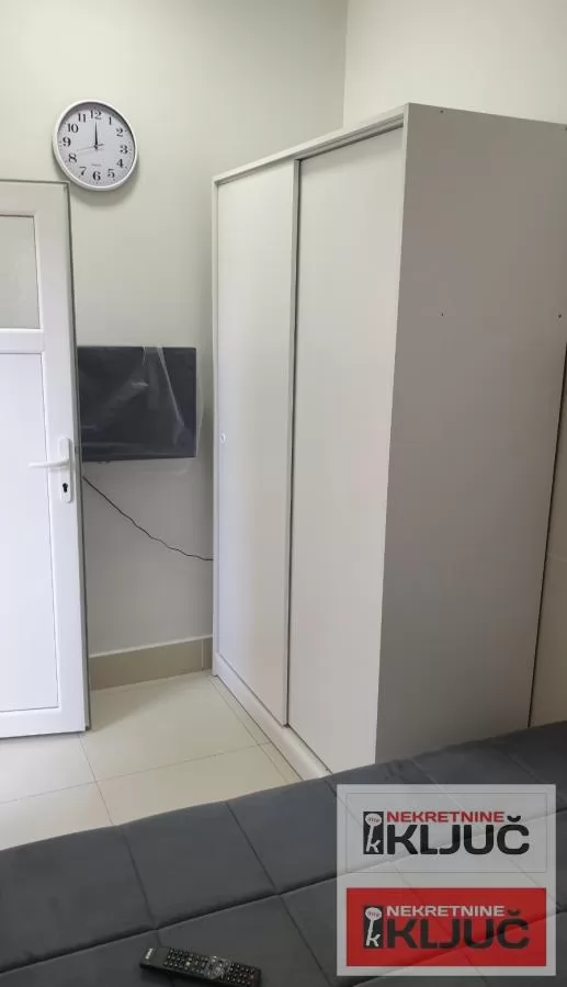 PETROVARADIN IZDAJE SE JEDNOIPOSOBAN STAN SA PARKING MESTOM 12