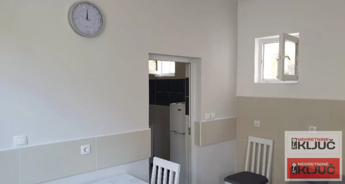 PETROVARADIN IZDAJE SE JEDNOIPOSOBAN STAN SA PARKING MESTOM 13