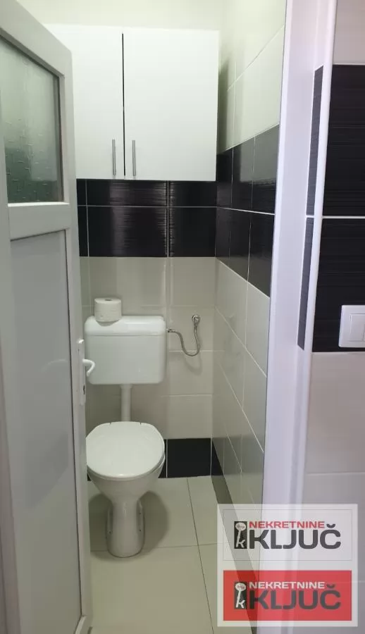 PETROVARADIN IZDAJE SE JEDNOIPOSOBAN STAN SA PARKING MESTOM 15