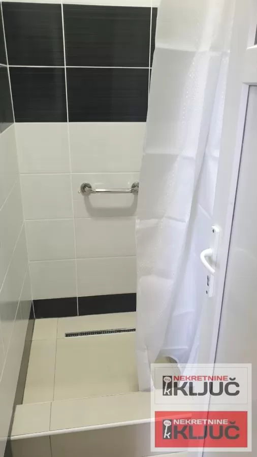 PETROVARADIN IZDAJE SE JEDNOIPOSOBAN STAN SA PARKING MESTOM 16