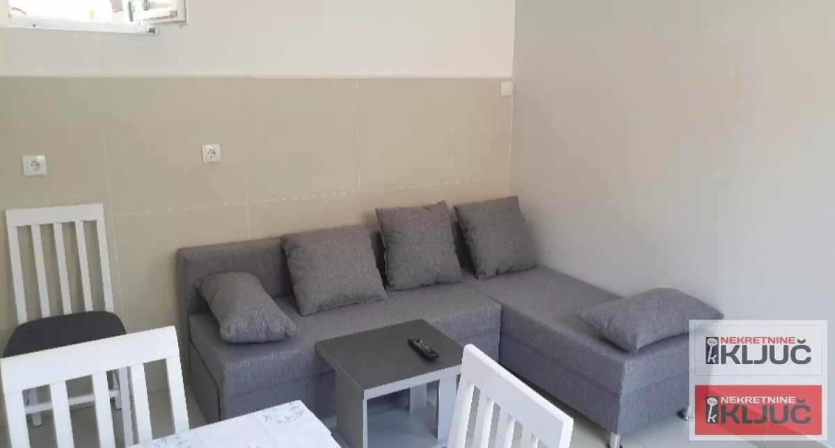 PETROVARADIN IZDAJE SE JEDNOIPOSOBAN STAN SA PARKING MESTOM 2